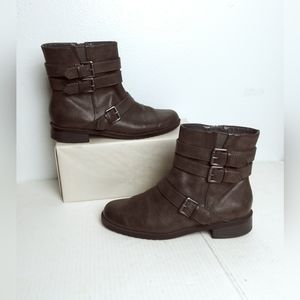 A2 By Aerosoles Long Stride Gray Ankle Booties Buckle Straps 8M Cross Country